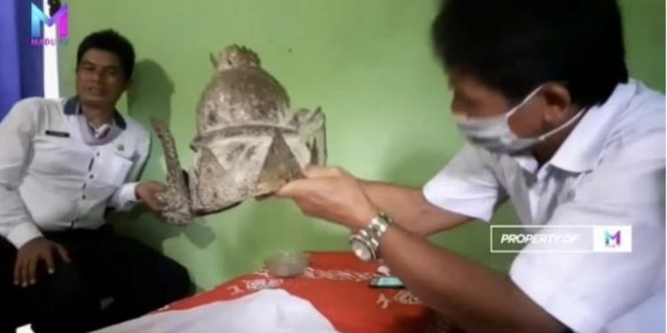 Penambang Pasir Temukan Mahkota Kerajaan Majapahit