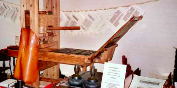 Koran Pertama Kali Di Dunia Adalah Diberi Nama Acta Diuma