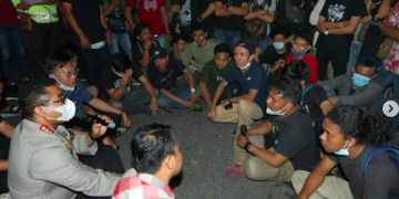 Kongres HMI Surabaya XXXI , Begini Cara Polisi Surabaya Berikan Cooling System