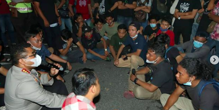 Kongres HMI Surabaya XXXI , Begini Cara Polisi Surabaya Berikan Cooling System