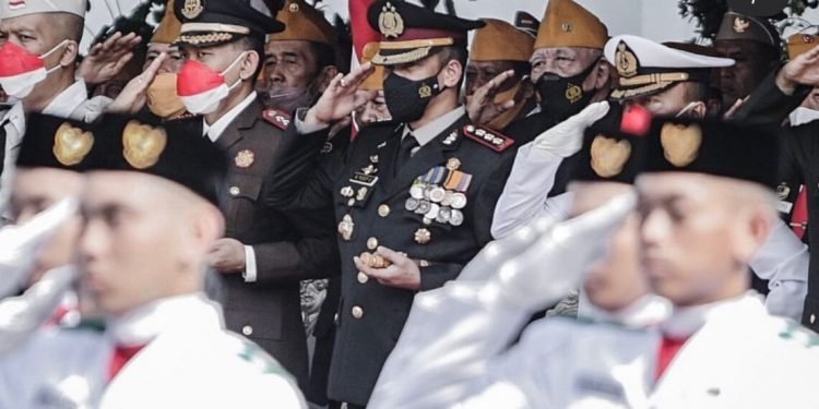 Kenang Jasa Pahlawan Kapolrestabes Surabaya Hadiri Upacara Bendera Di Hari Pahlawan