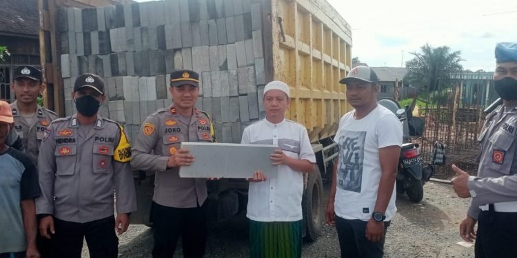 Serahkan Bantuan untuk Pembangunan Mushola, AKBP Rofikoh : Semoga Pembangunan di Lancarkan