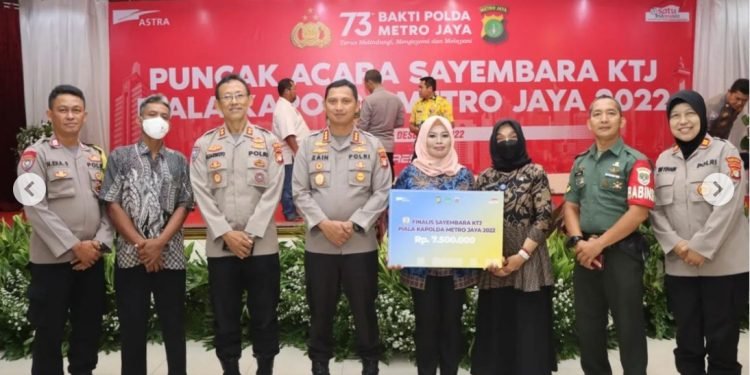 Puncak HUT Polda Metro Jaya Ke-73, Kapolda Berikan Penghargaan Kepada Kampung Tangguh