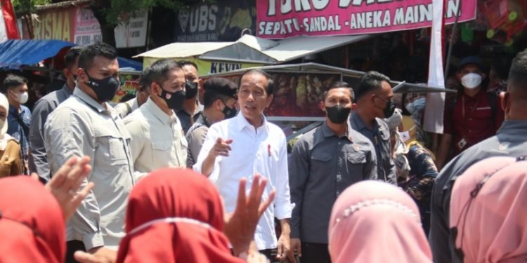 Emak Emak Di Nganjuk Histeris Sambil Doakan Presiden Joko Widodo