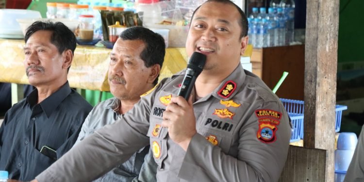 Guyub Rukun Warga Tanah Laut Disaat Ikuti Program Jumat Curhat