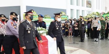 Penghormatan Terakhir, Kapolres Metro Tangerang Kota Pimpin Upacara Pemakaman KBP Bobby Casiddy Simanjutak