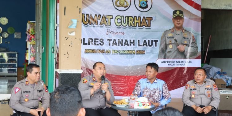 Dengan Jumat Curhat Kapolres Tanah Laut Mendengarkan Curhat Warga