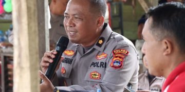 Bersama Warga Desa Kunyit Polres Tanah Laut Laksanakan Giat Jumat Curhat