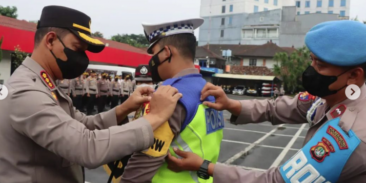Polisi RW Sebuah Inovasi Untuk Berikan Pelayanan Terbaik Polisi Untuk Masyarakat