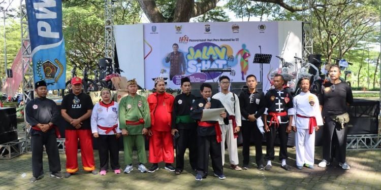 Melalui Acara Jalan Sehat Kapolres Kediri Kota Laksanakan Deklarasi Damai Antar Perguruan Silat