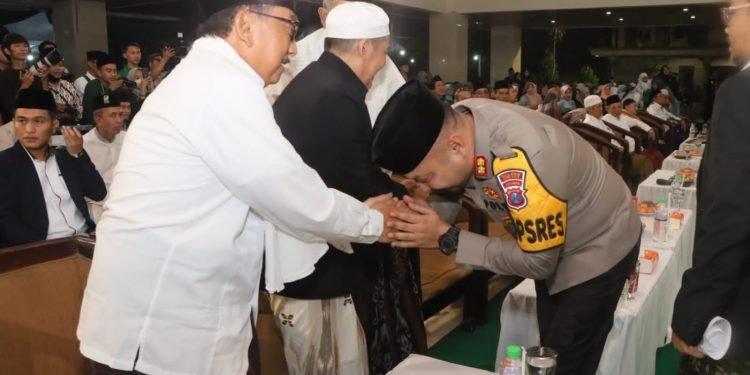 Semangat Tinggi Dengan Giat Islami, Kapolres Kediri Kota Hadir Di NU Award