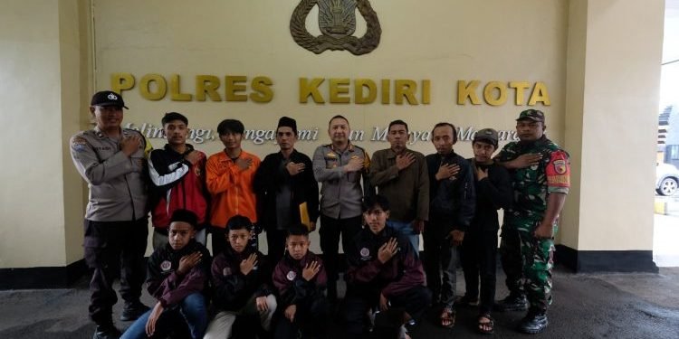 Kapolres Kediri Kota Berangkatkan Tim Pencak Silat Piala Kapolri