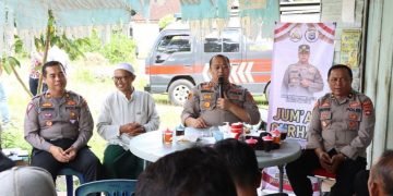 Jumat Curhat Berbagi, Kapolres Tanah Laut Perbaiki Pos Kamling Dan Bantu Kelengkapan Linmas