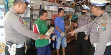 Sosialisasi Larangan Knalpot Brong, Satlantas Polres Kediri Kota Datangi Rumah Secara Door to Door