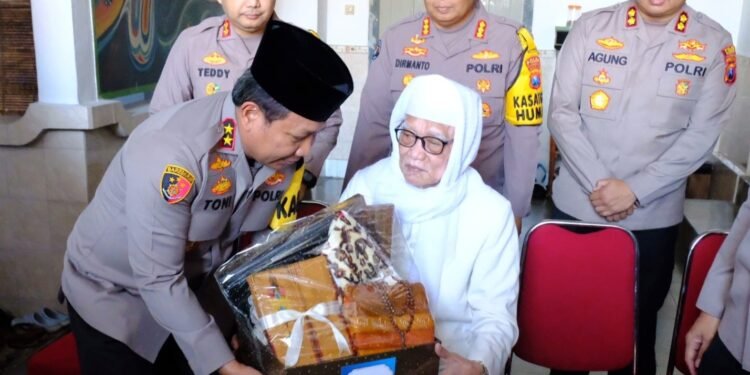 Kapolres Kediri Kota Dampingi Kapolda Jatim Silaturahmi ke Ponpes Lirboyo