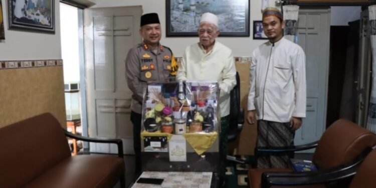Kapolres Kediri Kota Sampaikan Tanda Cinta Kapolri Untuk Ulama di Kota Kediri