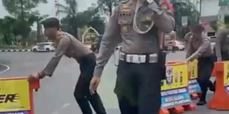 Simulasi Rekayasa Lalu Lintas PAM May Day, Sat Lantas Polrestabes Surabaya