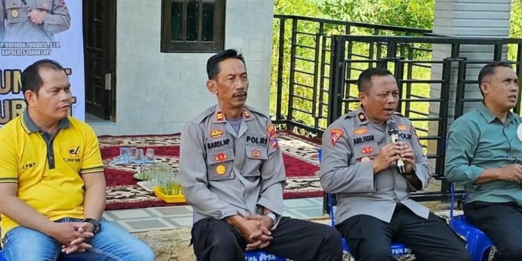 Polres Tanah Laut Secara Rutin Dialog Dan Dengar Keluhan Warga Saat Laksanan Jumat Curhat