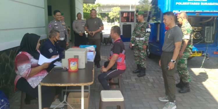 Layanan Perpanjangan SIM Keliling Cak Bhabin Sat Lantas Polrestabes Surabaya Di Mako Korem 084 Bhaskara Jaya