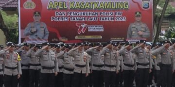 Kapolres Tanah Laut AKBP Rofikoh Yunianto, S.I.K Pimpin Apel Pengukuhan Polisi RW