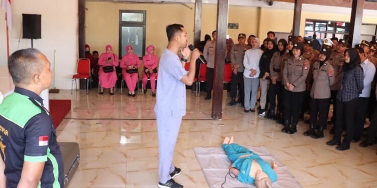 Sambut Hari Bhayangkara Ke 77 Polres Tanah Laut Gelar Latihan Bantuan Hidup