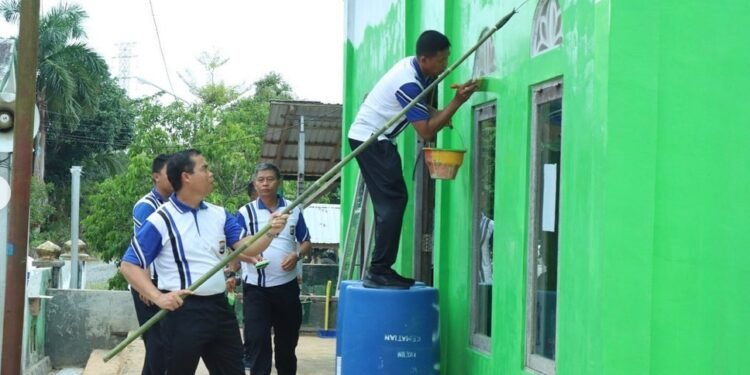 Sambut Hari Bhayangkara Ke 77 Kapolres Tanah Laut Pimpin Lansung Kegiatan Bakti Sosial Di Beberapa Tempat Secara Serentak