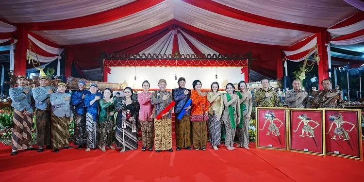 Dengan Gelar Wayang Kulit Lakon Wahyu Cakraningrat, Kapolri: Sinergisitas TNI Polri Rakyat Makin Kuat