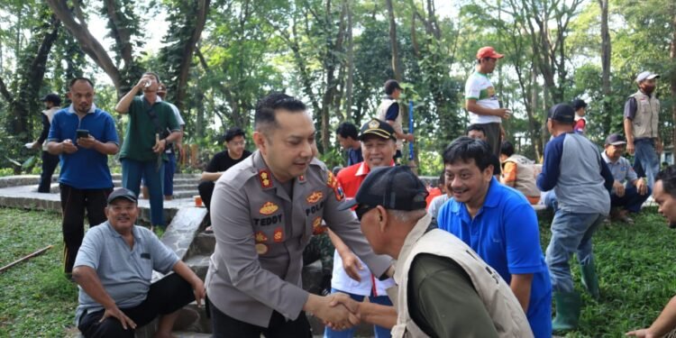 Jum’at Curhat Polres Kediri Kota Bersama Ponpes Wali Barokah di Taman Hutan Joyoboyo Kota Kediri