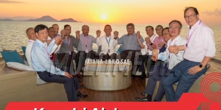 Kapolri Jamu Delegasi AMMTC Nikmati Sunset di Labuan Bajo