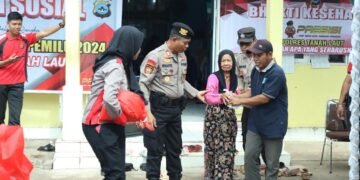 Kapolres Tanah Laut Pimpin Lansung Kegiatan Bakti Sosial Dan Bakti Kesehatan