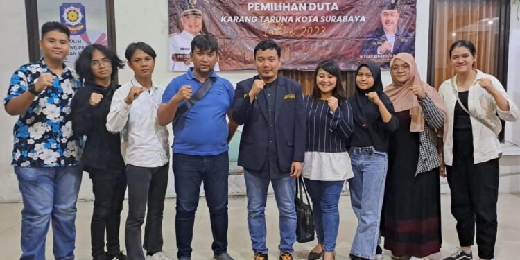 Ketua Kartar RT. 01 RW. 10 Kelurahan Medokan Ayu: Berfoto Bersama Ketua Karang Taruna Kota Surabaya Adalah Sesuatu Banget