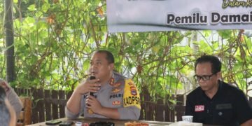 Kapolres Tanah Laut Gelar Ngupi Bakisahan Bersama Warga Untuk Silaturohmi Dalam Rangka Pemilu Damai 2024