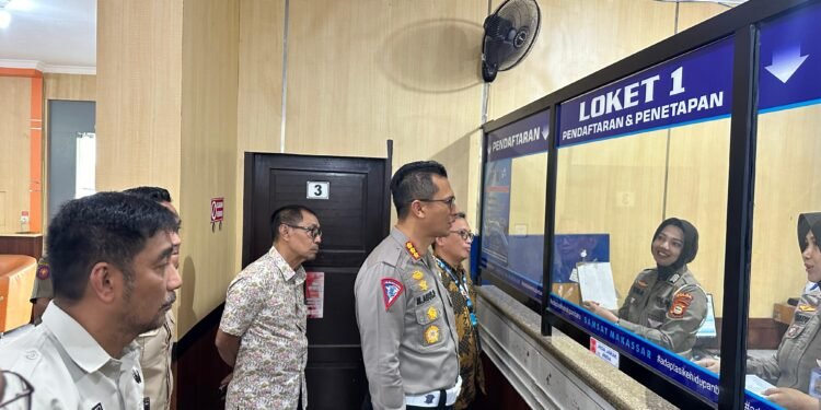 Dirlantas Polda Sulsel Sidak Samsat Makassar Pastikan pelayanan standar dan prima