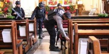 Polresta Malang Kota Bersama Brimob Sterilisasi Sejumlah Gereja Jamin Keamanan Ibadah Natal