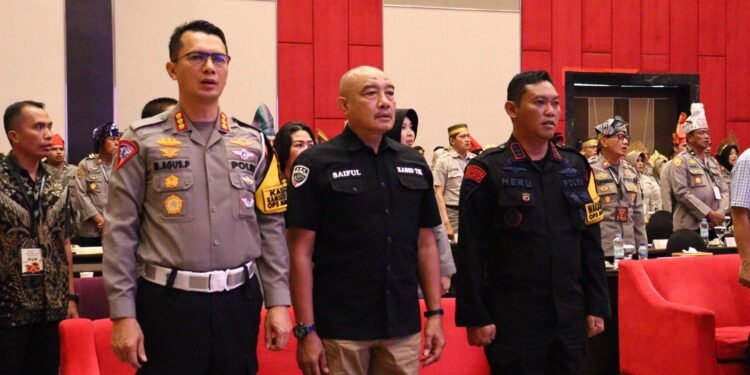 PERS DITLANTAS POLDA SULSEL TERIMA PENGHARGAAN KAPOLDA