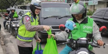 Ramadhan Berkah, Polres Metro Tangerang Kota Berbagi Takjil Gratis