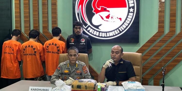 Ditresnarkoba Polda Sultra Tangkap Tiga Tersangka dan Sita 2.633 Gram Sabu serta 2.890 Gram Ganja