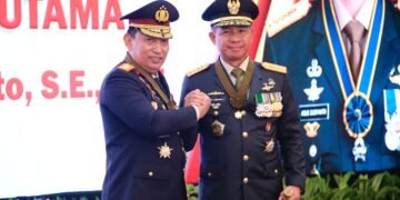 Pemberian Tanda Kehormatan Bintang Bhayangkara Utama (BBU) Wujud Komitmen Kokohnya Sinergisitas TNI-Polri Selama Ini