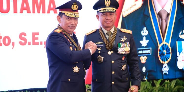 Pemberian Tanda Kehormatan Bintang Bhayangkara Utama (BBU) Wujud Komitmen Kokohnya Sinergisitas TNI-Polri Selama Ini