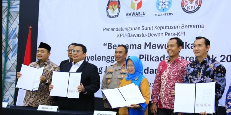 Kadiv Humas Polri Hadiri Penandatanganan SKB Gugus Tugas Pemantauan Pemberitaan Pilkada 2024