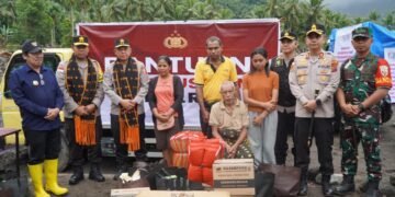 Polri Distribusikan Bantuan Kemanusiaan untuk Korban Bencana di Mauponggo, NTT