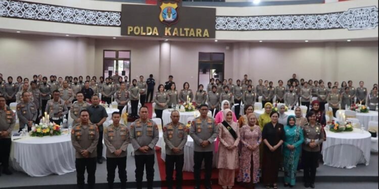 Kapolresta Bersama Ketua Bhayangkari Cabang Kota Bulungan dan Polwan Polresta Bulungan Ikuti Syukuran Hari Jadi Polwan ke-77 di Mapolda Kaltara