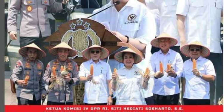 Siti Hediati Soeharto Apresiasi Kapolri di Panen Raya Jagung: “Bekerja Melampaui Tanggung Jawab”