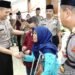 Disaat  Tangis Penyandang Disabilitas Ini Pecah dalam Pelukan Polisi