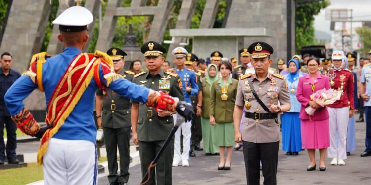 Pimpin Wisuda Prajurit Taruna, Kapolri Tekankan Sinergitas TNI-Polri untuk Wujudkan Indonesia Emas 2045