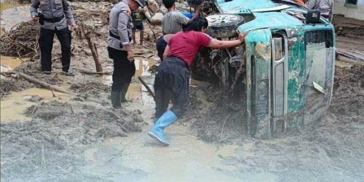 Ribuan Personil Polri Masih Berjibaku Di Lokasi Bencana Sumbar