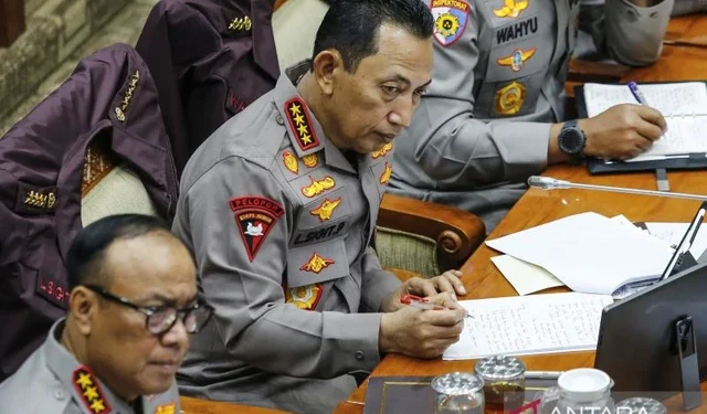 Baca Saja : Komisi III Sepakat Polri Tetap di Bawah Presiden, Revisi UU Polri Segera Dibahas